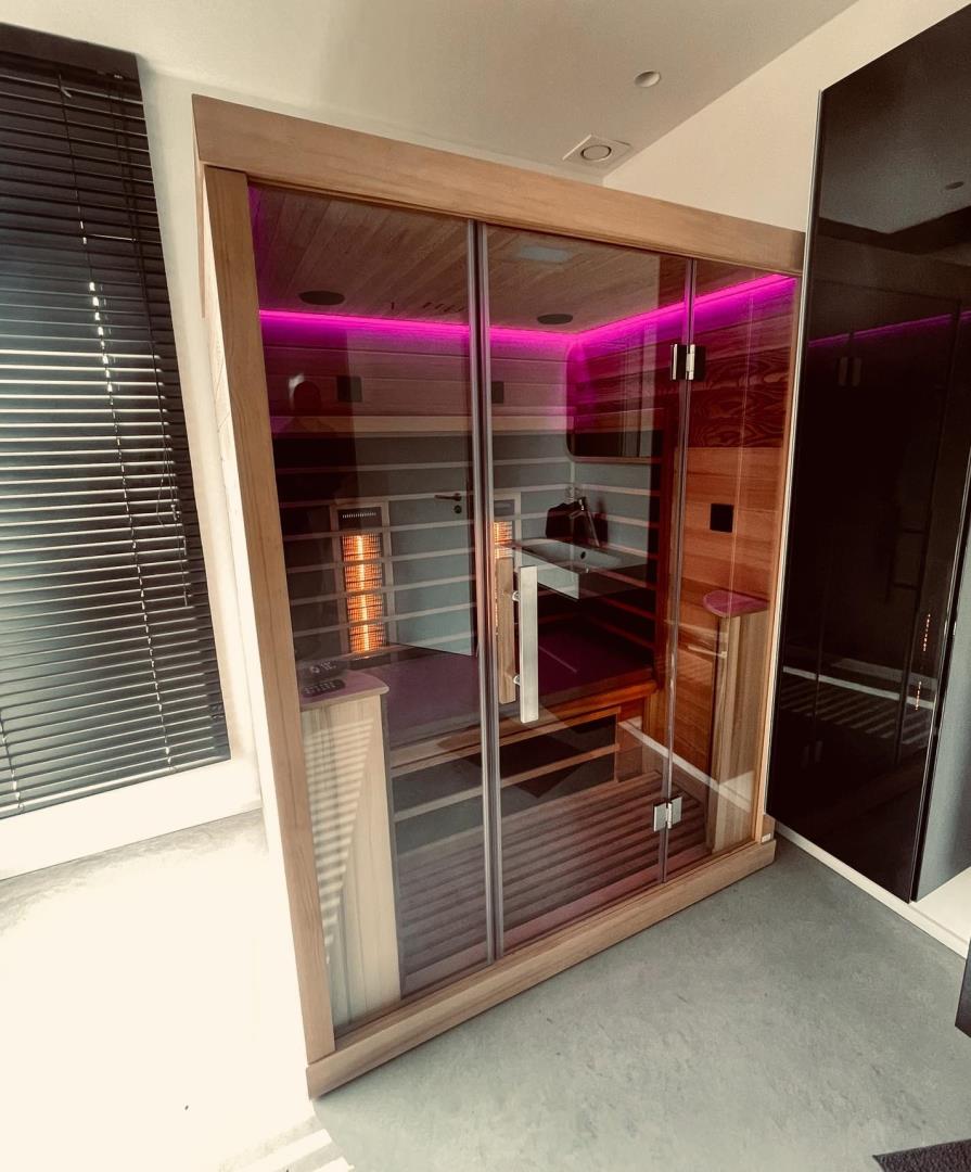 badkamer met infraroodcabine